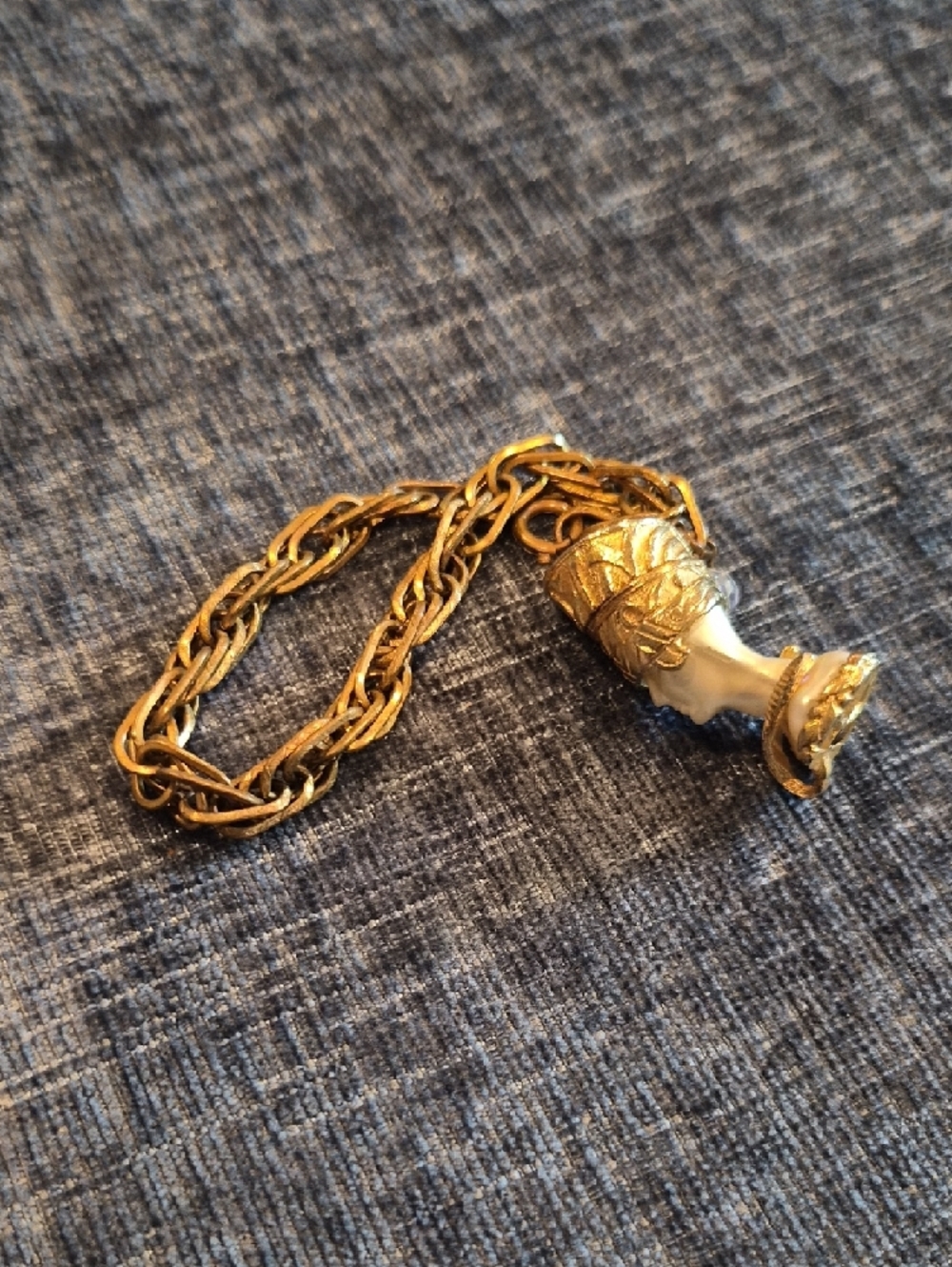 Gold Tone Vintage Egyptian Figural Nefertiti Lucite Charm Bracelet